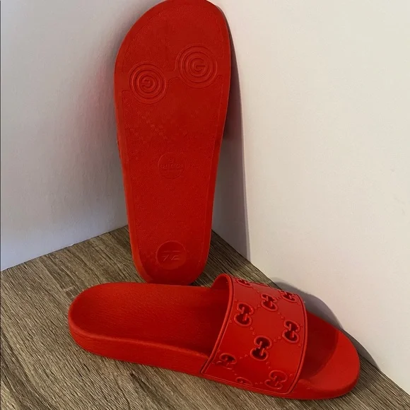 Gucci mens Vibrant Red Rubber Slide Sandals - Picture 7 of 10